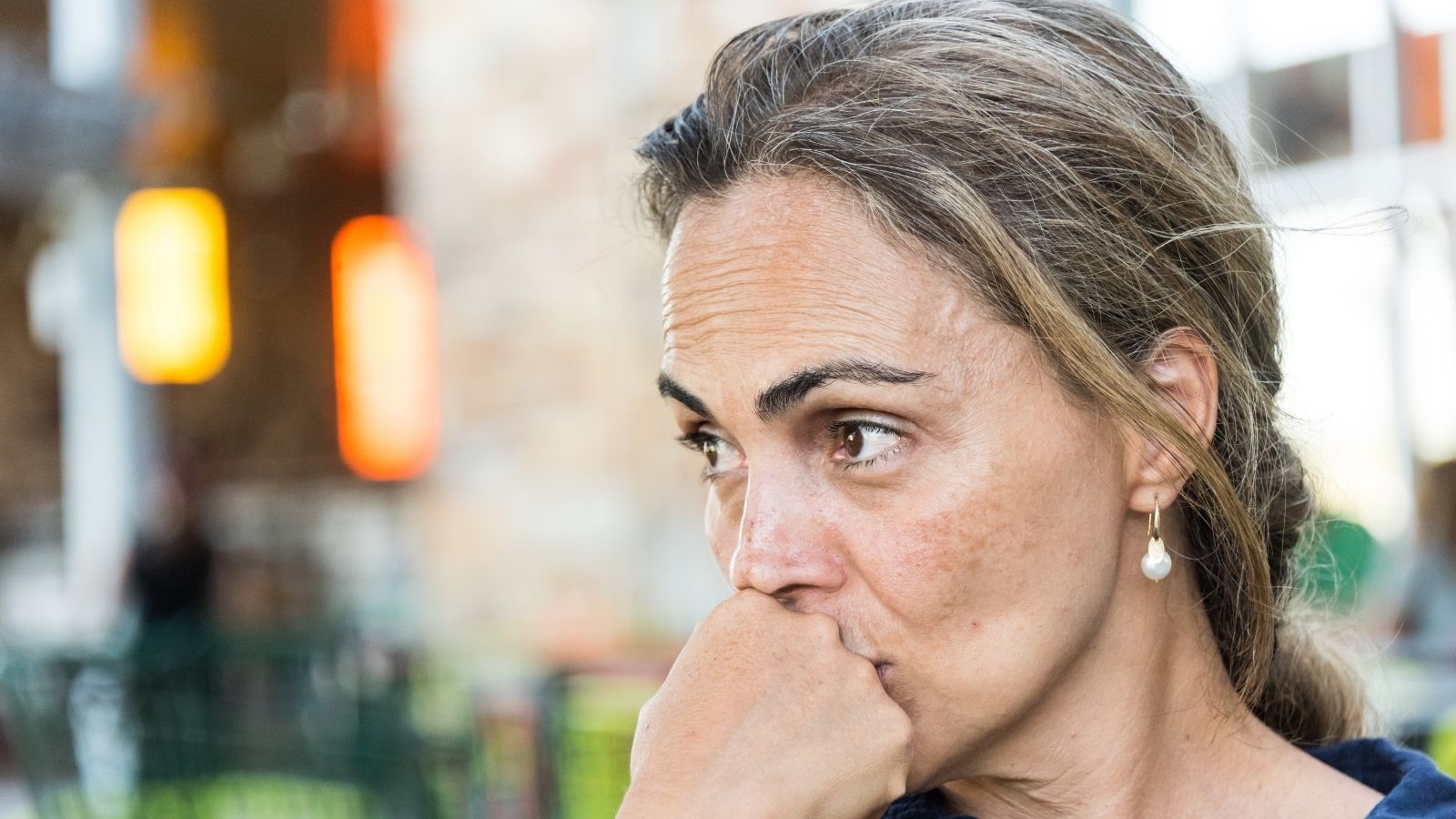 Menopoz Döneminde Cilt Değişimi: Hormonal Yaşlanmaya Karşı Gençlik Kalkanınızı Oluşturun