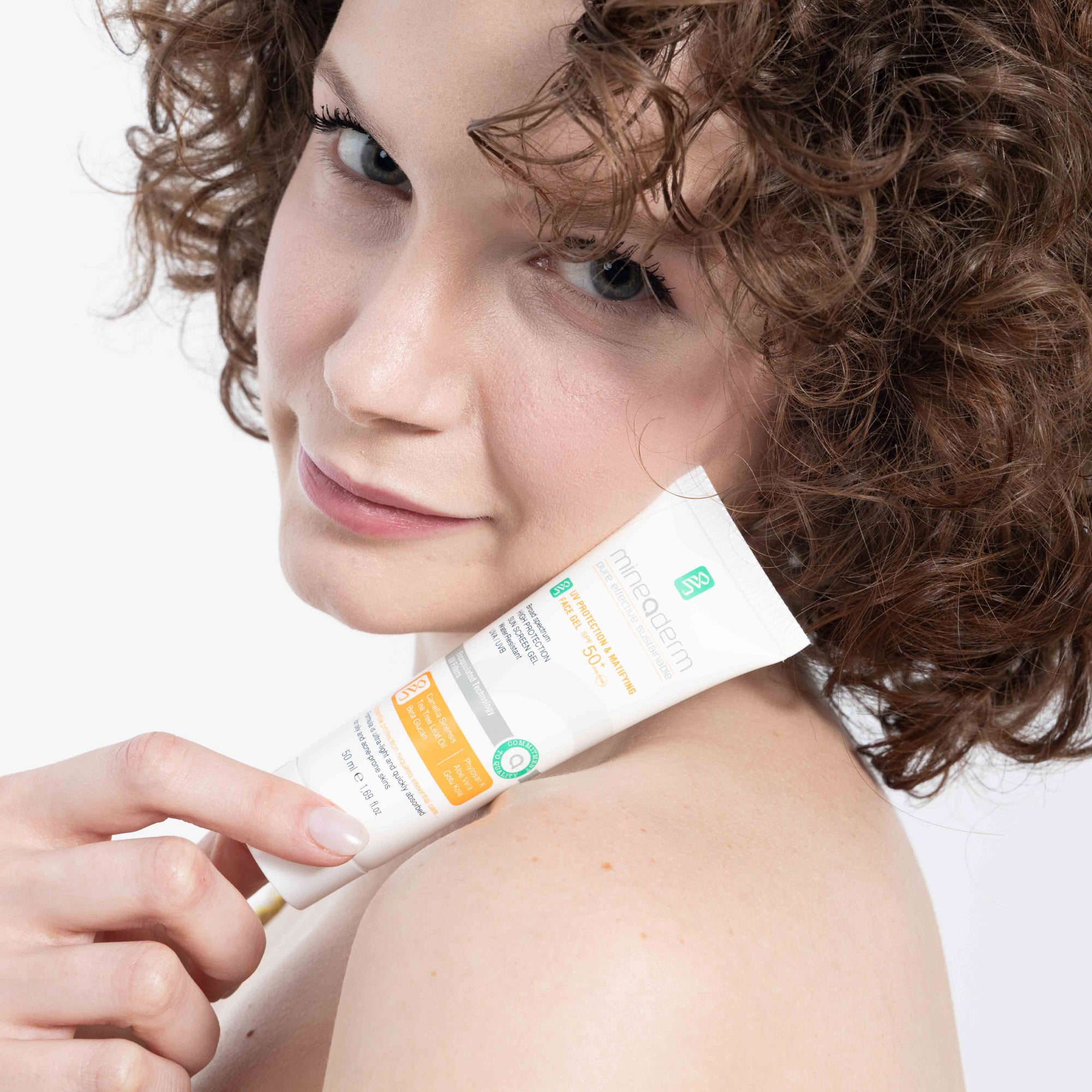 【miii】Powder Wash & Sun Protector Akne Karşıtı ve Matlaştırıcı Güneş Kremi SPF50+ – mineaderm