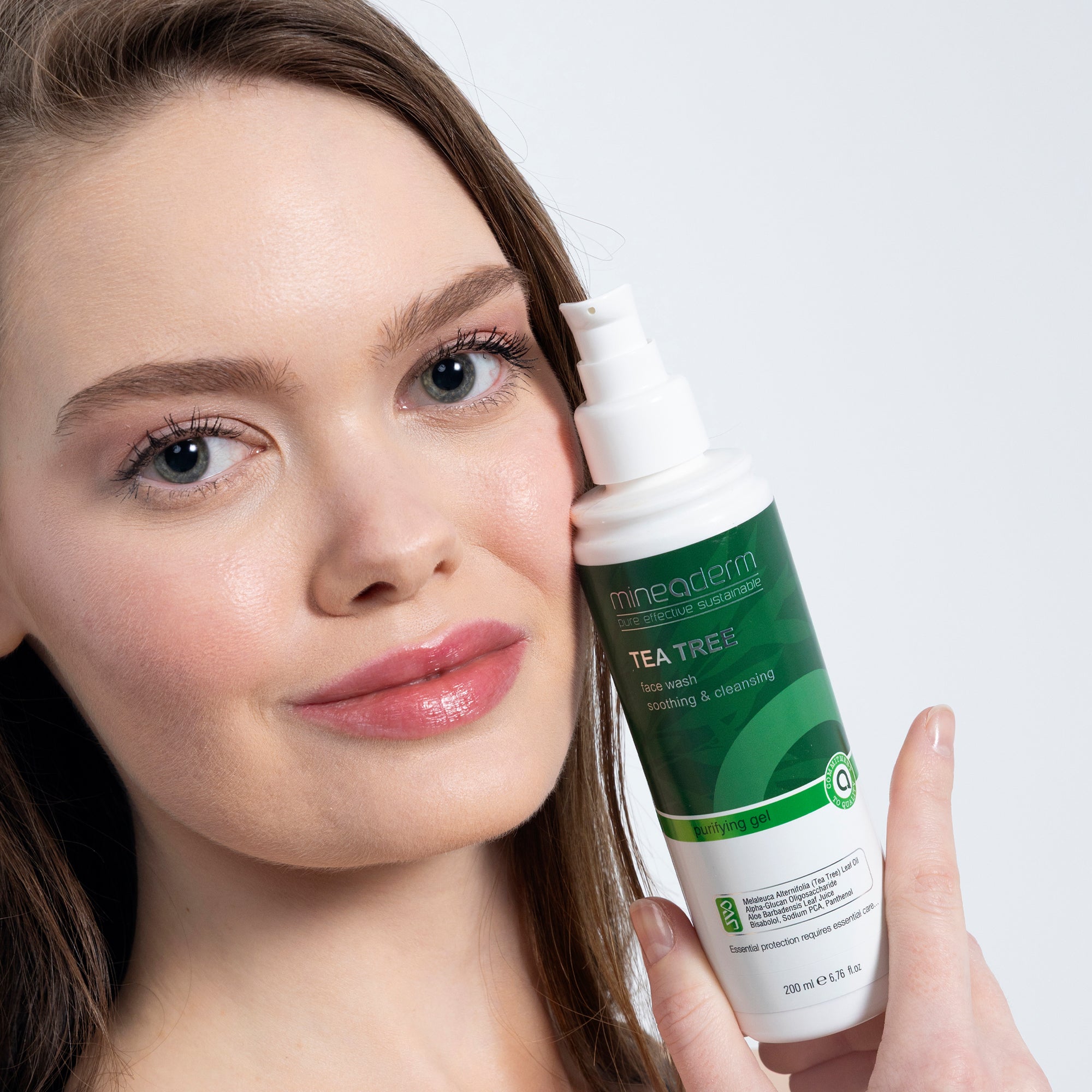 Akneye Yönelik Ciltler Ve Sebum Düzenleyici Temizleme Jeli 200ml