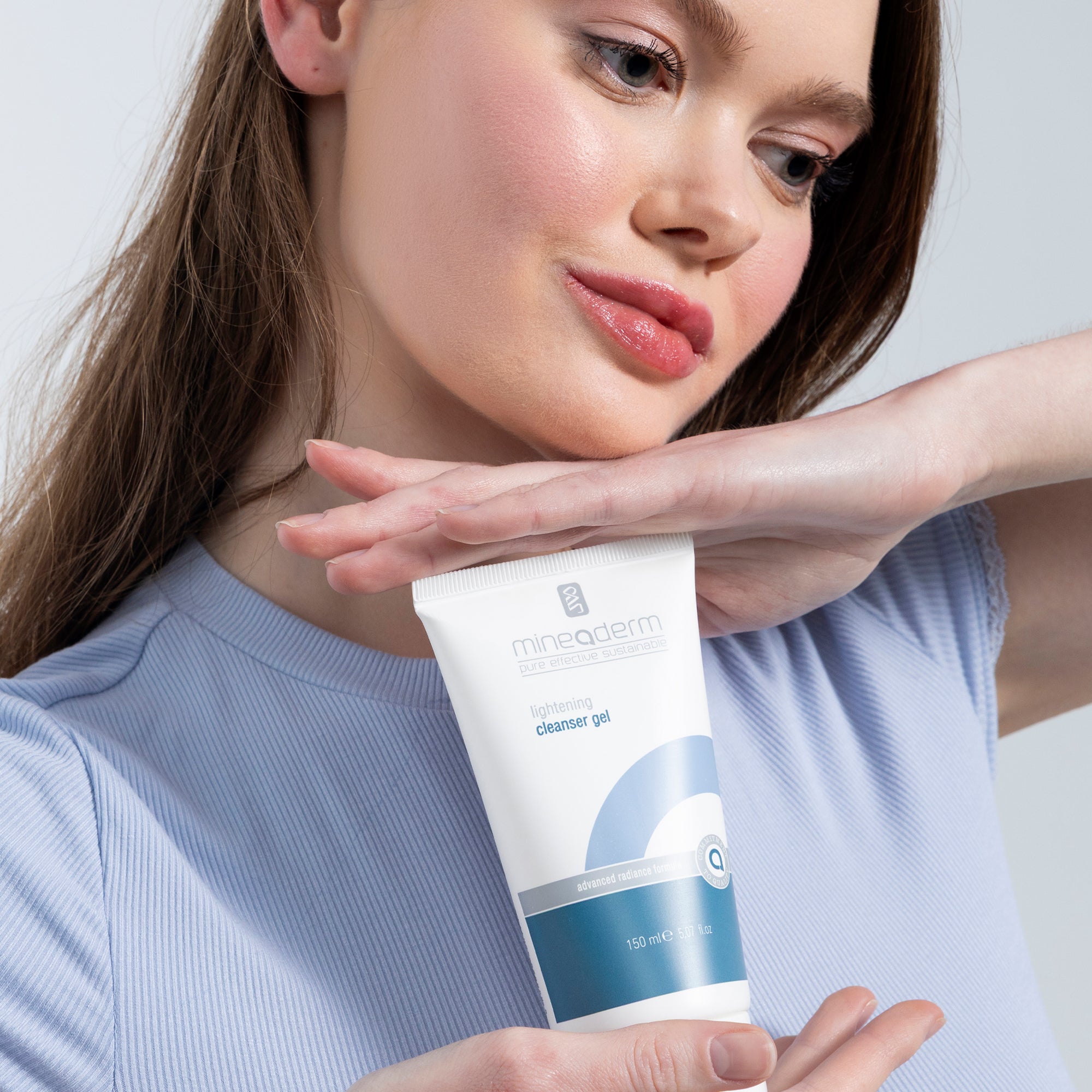 LIGHTENING CLEANSER GEL