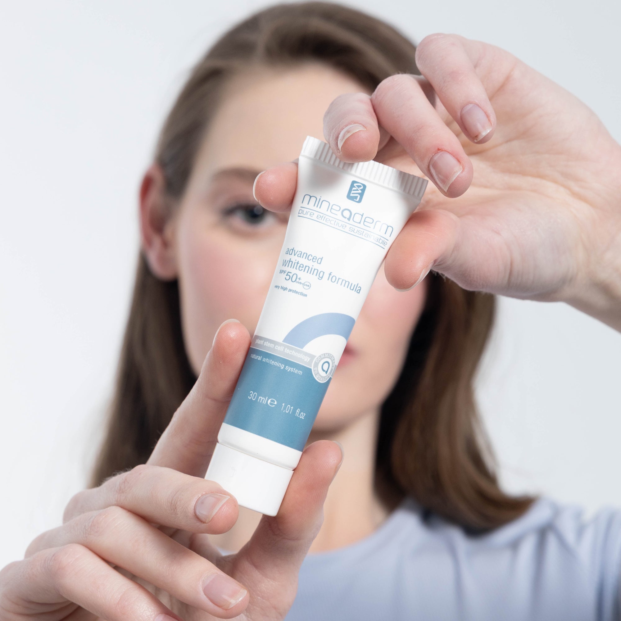 ADVANCED WHITENING FORMULA SPF50+