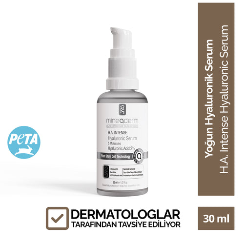 Mineaderm Nemlendirici Canlandırıcı Sıkılaştırıcı; 30 ml cam şişe ambalajda, gri detaylı serum. Cildin pürüzsüz ve dolgun görünümünü destekler, uzun süreli nem sağlar. Çok işlevli formülü sayesinde cildi canlandırır, sıkılaştırır ve daha sağlıklı, genç bir görünüm kazandırır.
