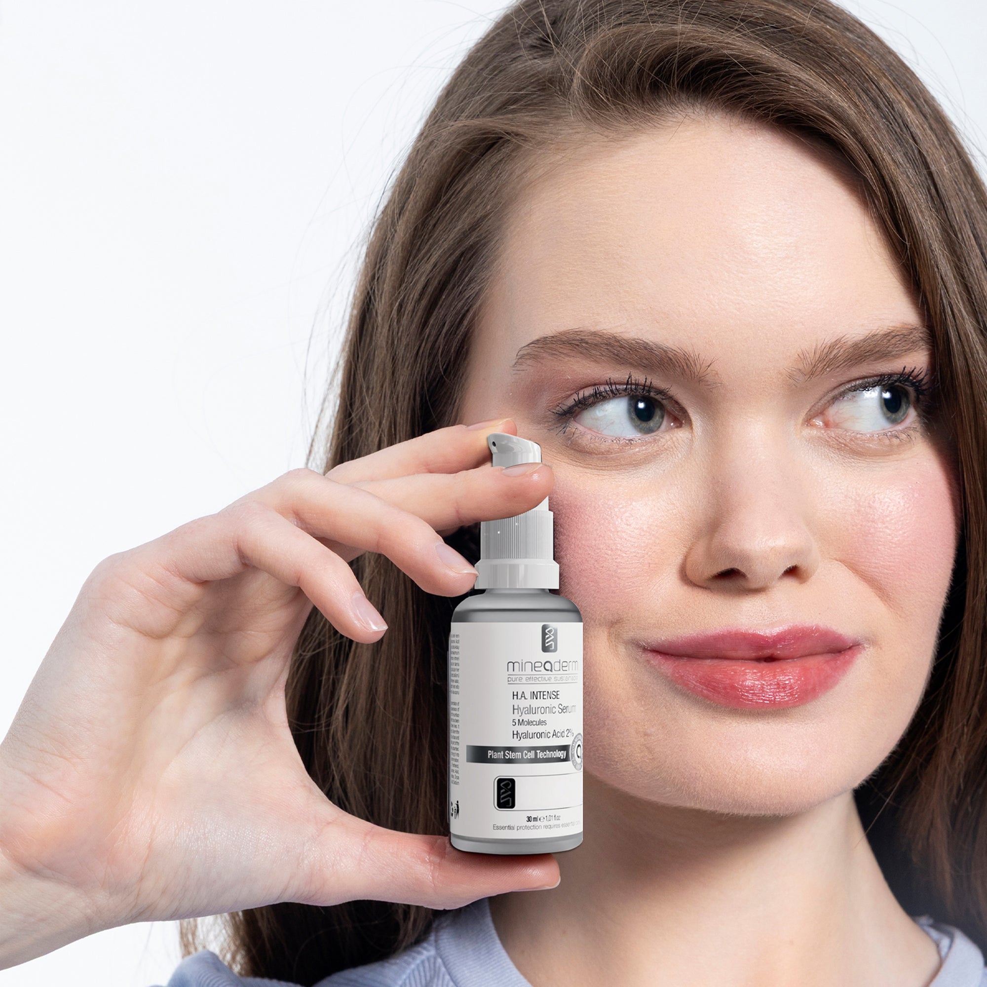 Yoğun Nemlendirici Hyaluronik Serum – mineaderm