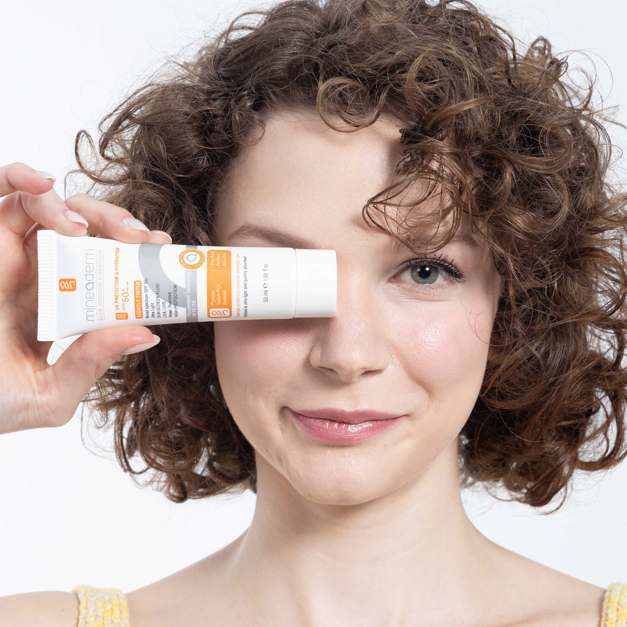 UV PROTECTION & HYDRATION LIGHTLY TINTED SPF 50+ UVB+UVA