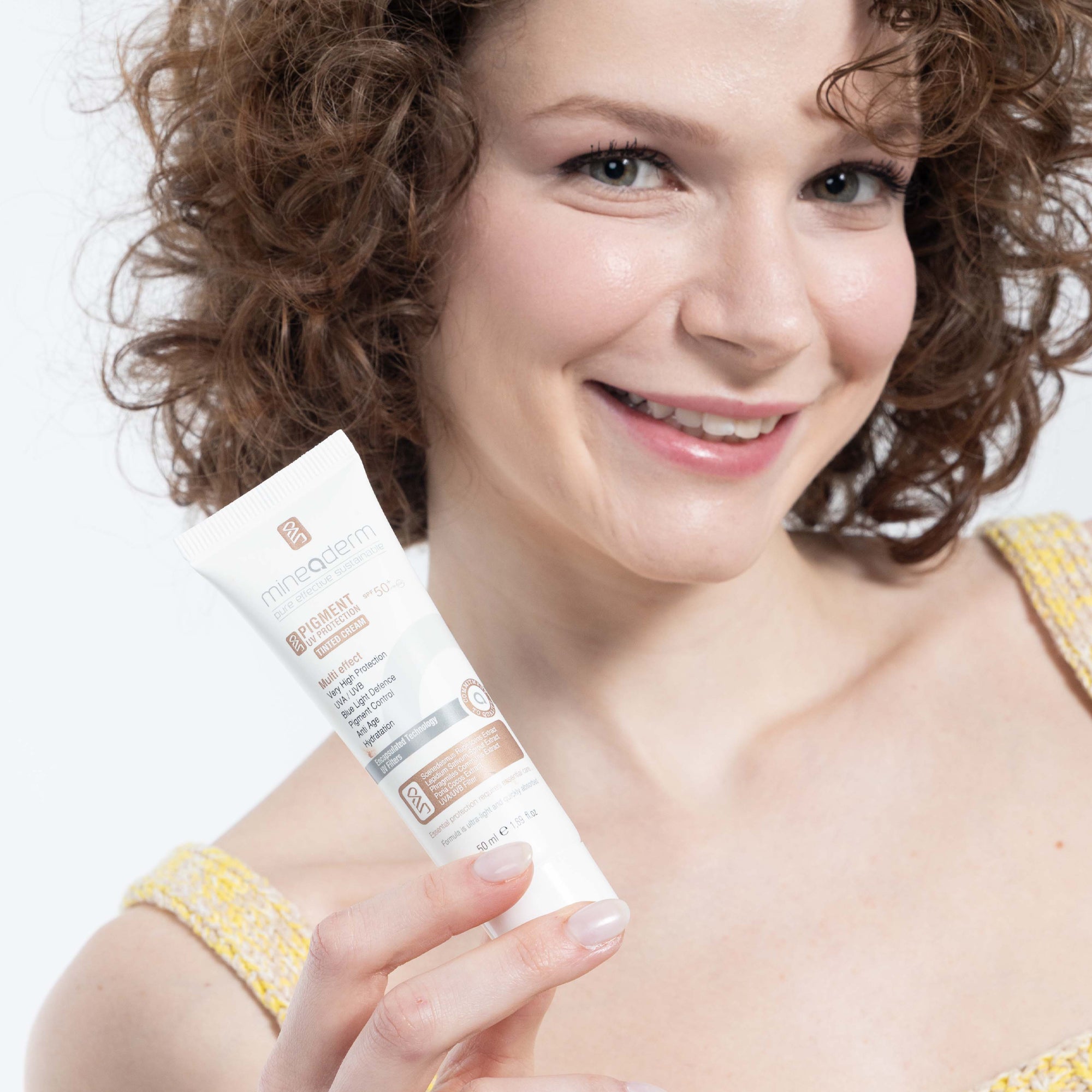 Leke Karşıtı Renkli Güneş Kremi SPF50+ – mineaderm