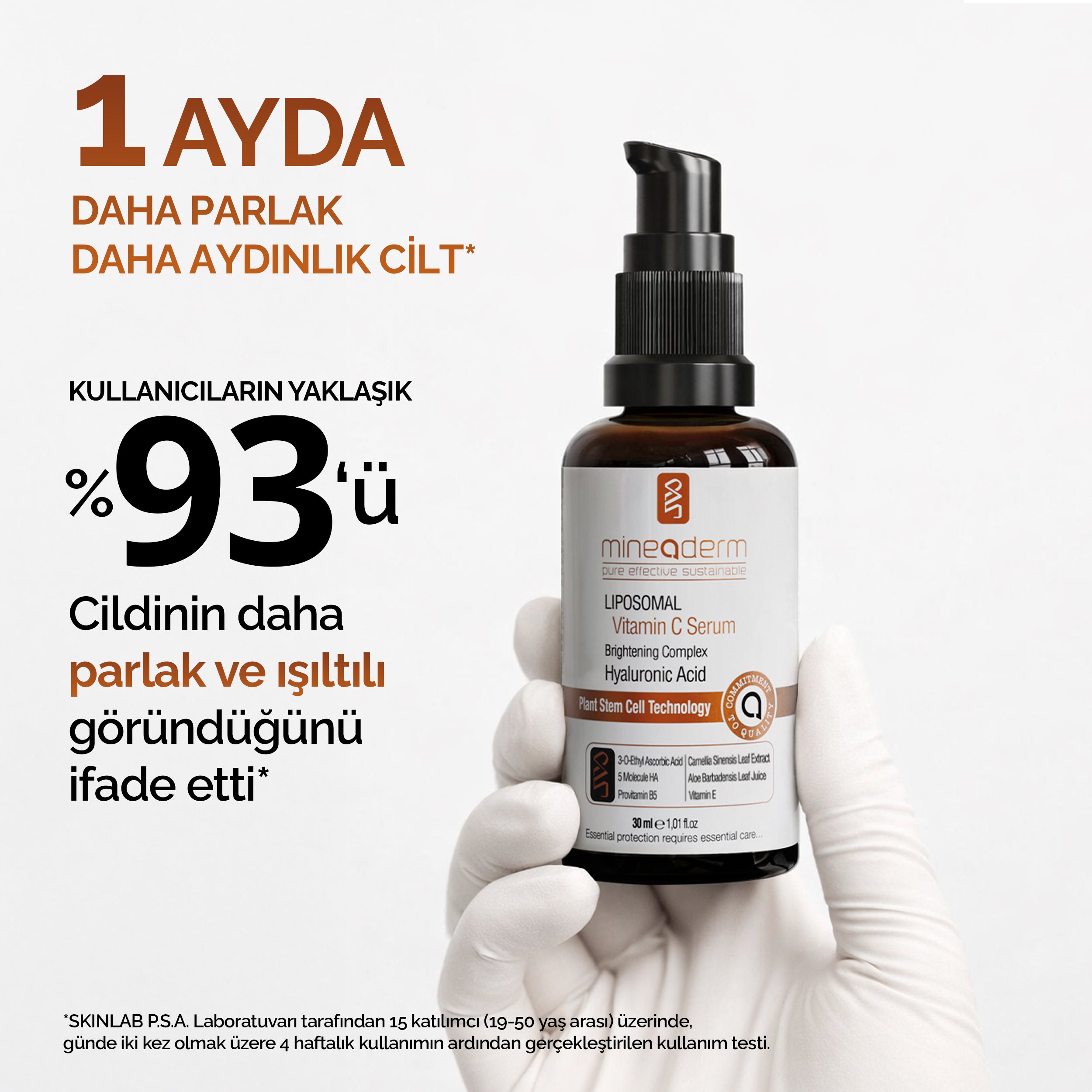 Eldivenli bir el Mineaderm Liposomal Vitamin C Serum şişesini tutuyor; klinik kullanım testinde kullanıcıların 1 ayda daha parlak ve ışıltılı cilt görünümü memnuniyeti sonuçları.