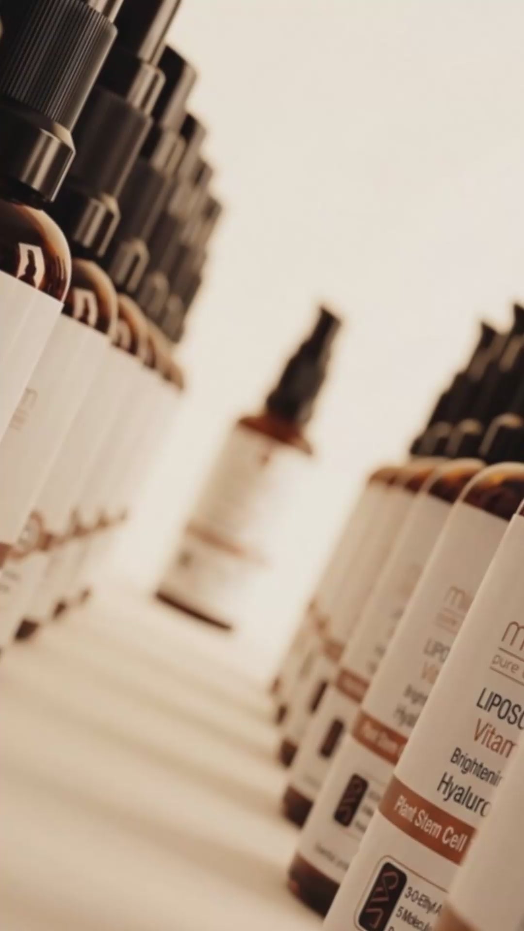 Videoyu yükle: Liposomal C Vitamini Serumu – Leke Karşıtı &amp; Aydınlatıcı Yüz Serumu 30 ml