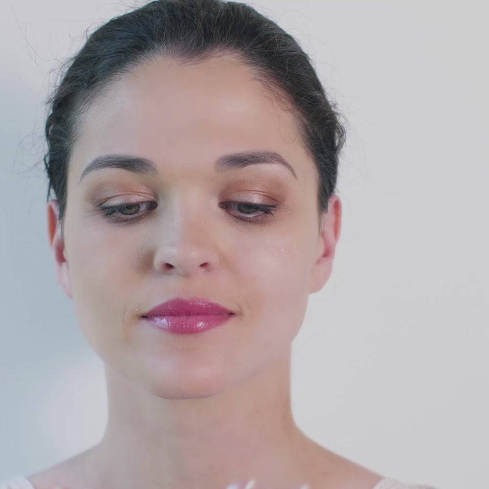 Load video: ADVANCED WHITENING FORMULA SPF50+
