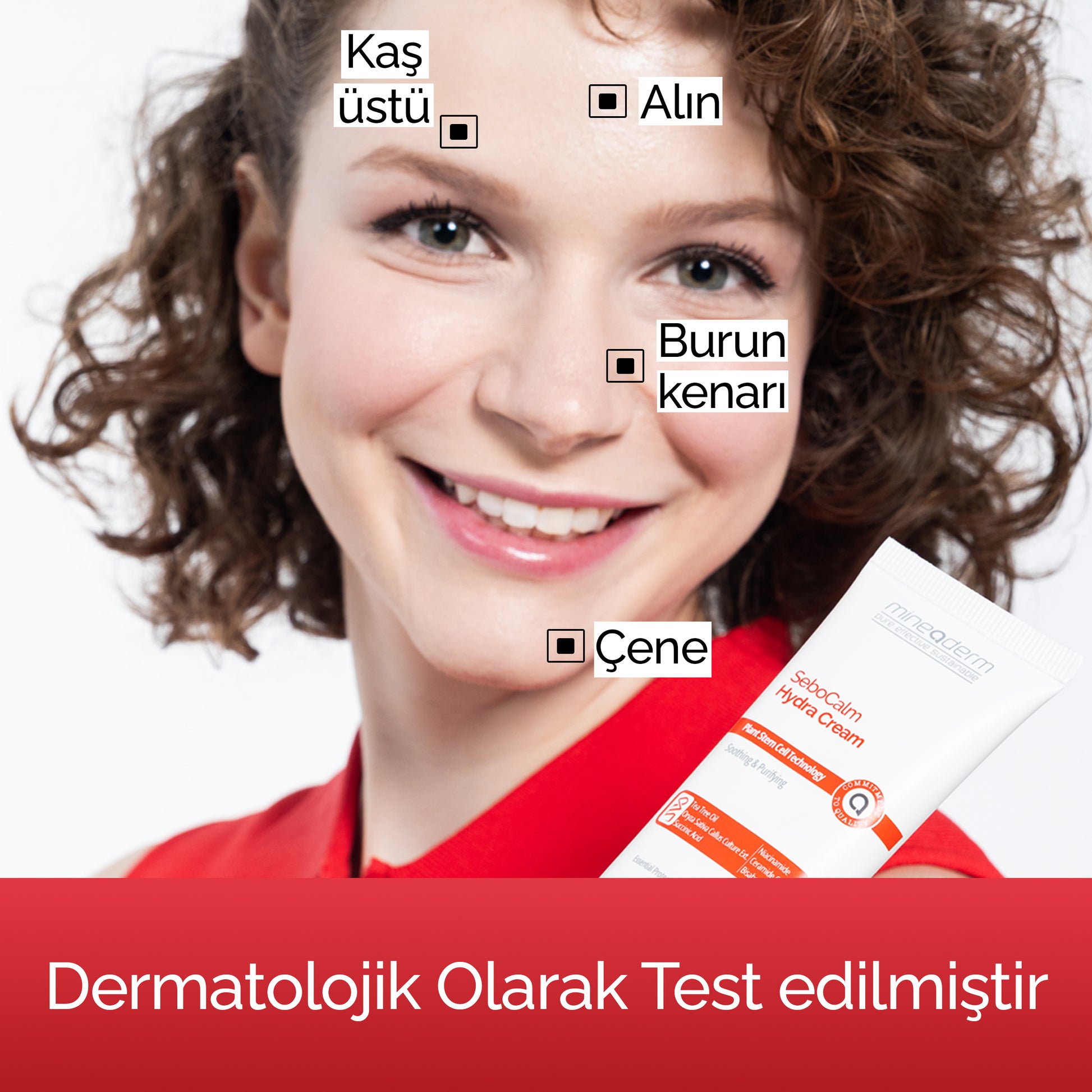 Gülümseyen bir kadın Mineaderm SeboCalm Hydra Cream tüpünü tutuyor; yüzde yağlanmaya meyilli bölgeler (alın, kaş üstü, burun kenarı, çene) işaretli, dermatolojik olarak test edilmiştir.